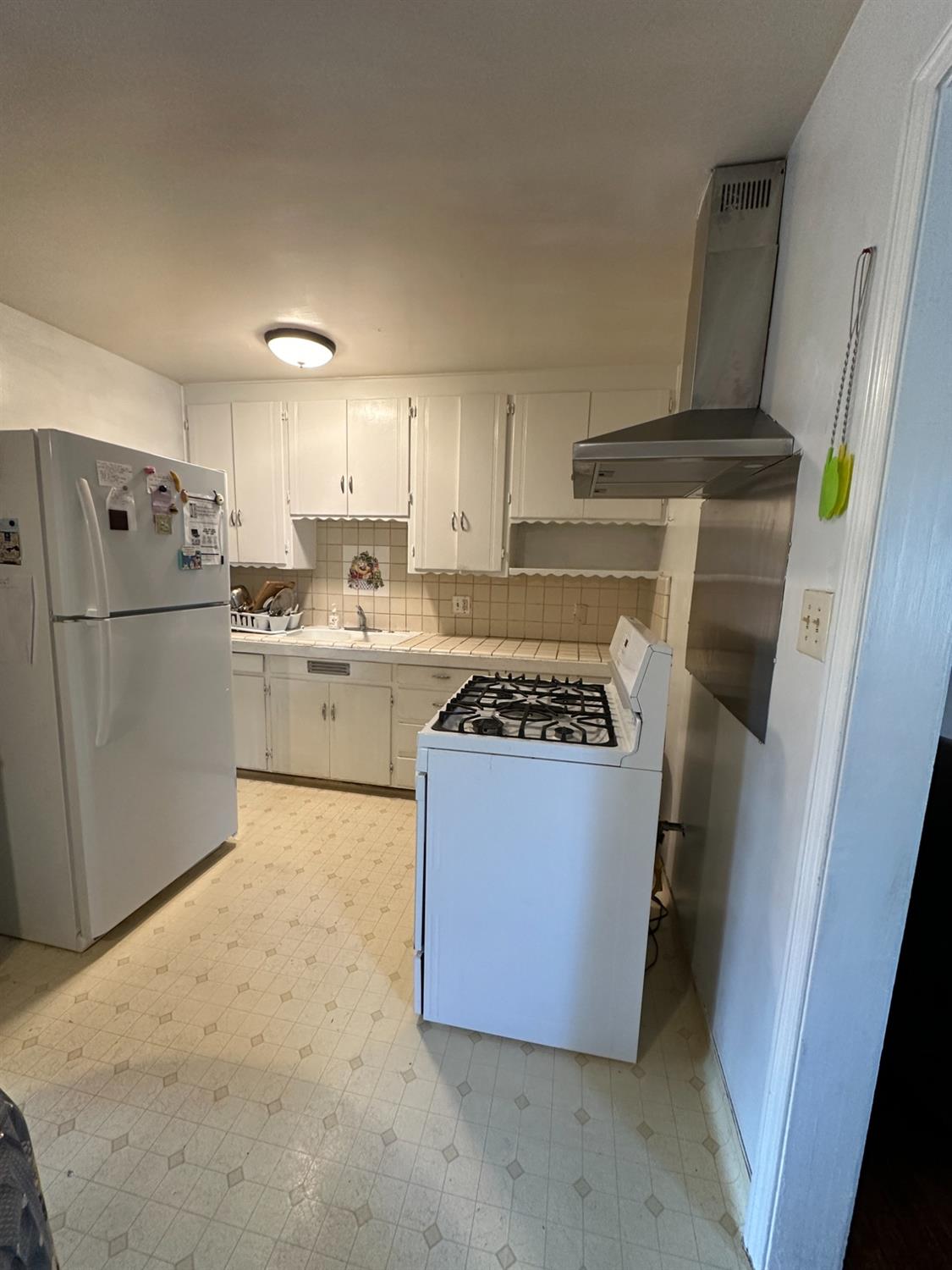 915 W Fountain Way, Fresno, CA 93705