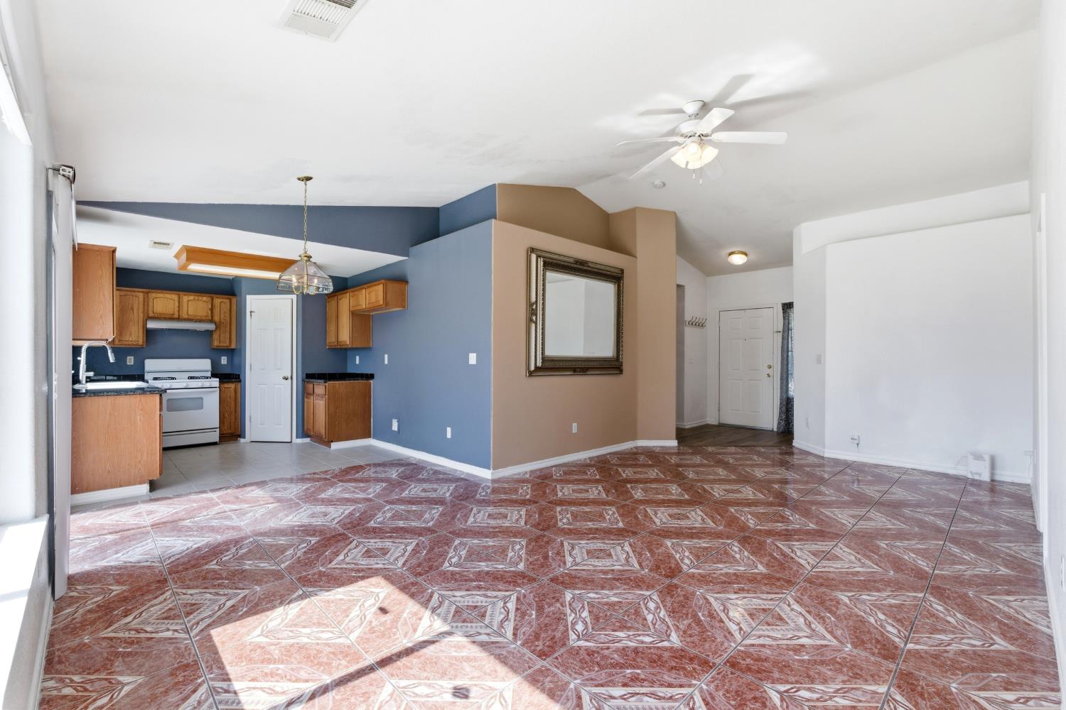 1623 Hudson Ave, Tulare, CA 93274