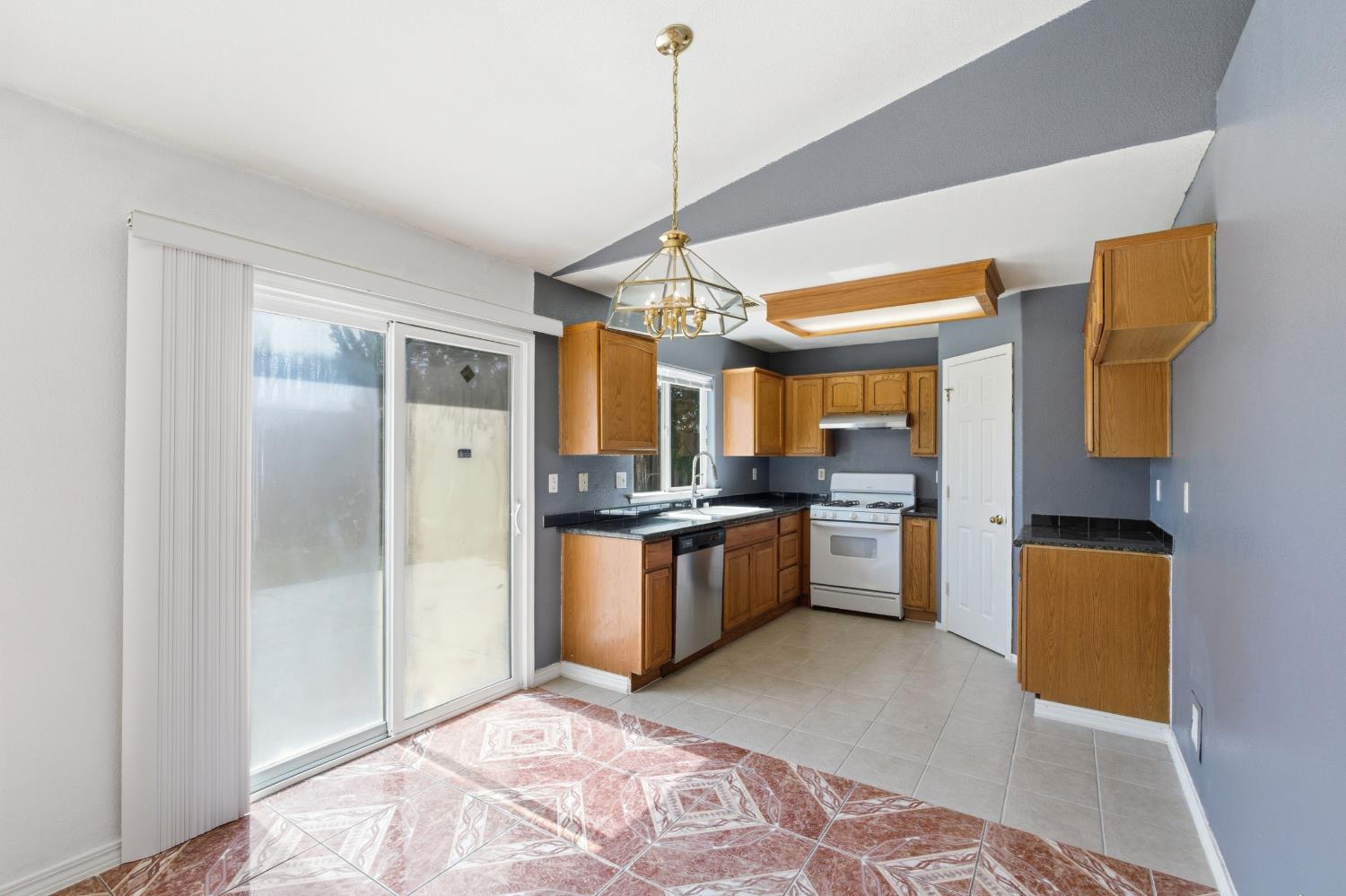 1623 Hudson Ave, Tulare, CA 93274