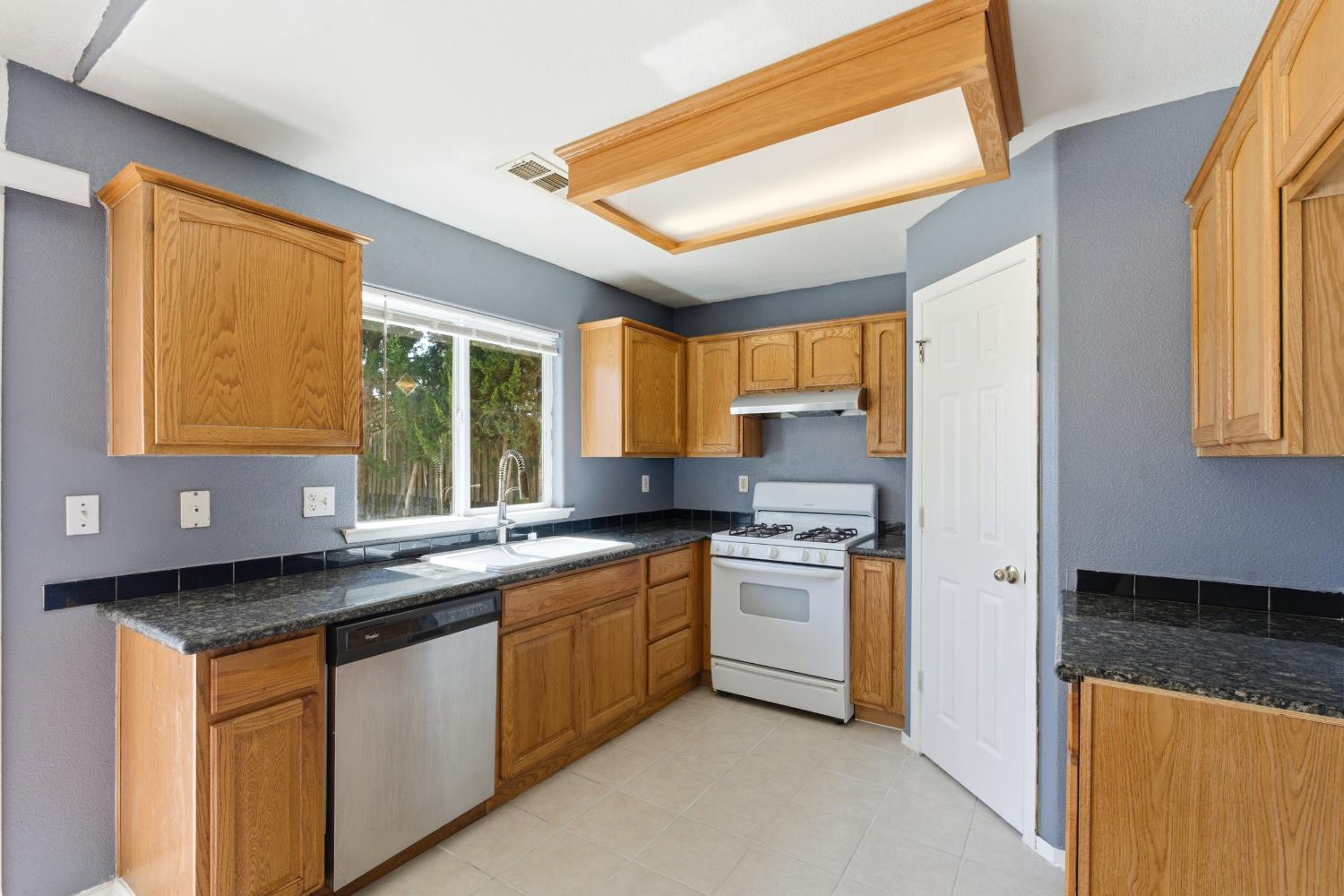 1623 Hudson Ave, Tulare, CA 93274