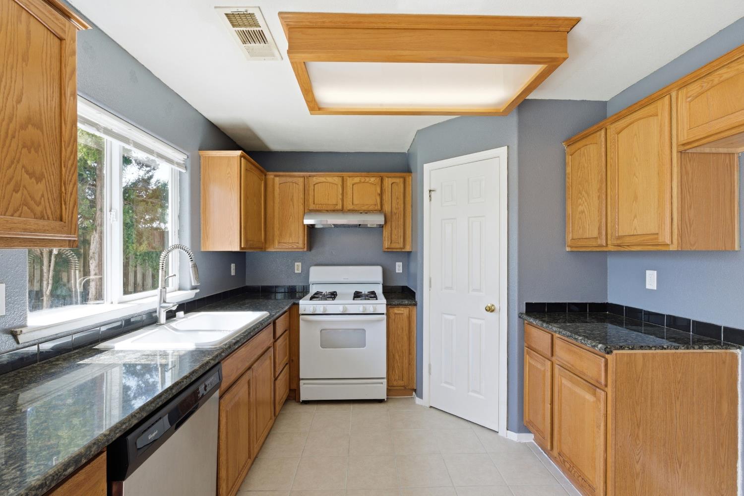 1623 Hudson Ave, Tulare, CA 93274