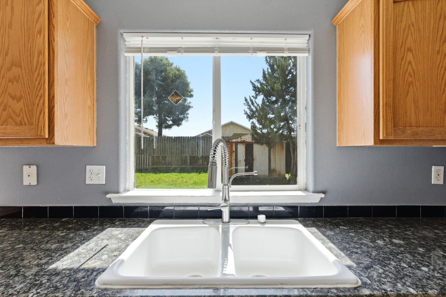 1623 Hudson Ave, Tulare, CA 93274