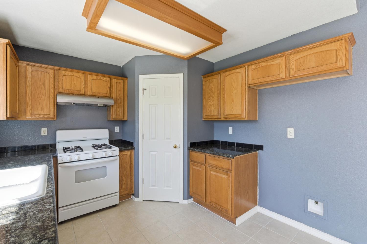 1623 Hudson Ave, Tulare, CA 93274