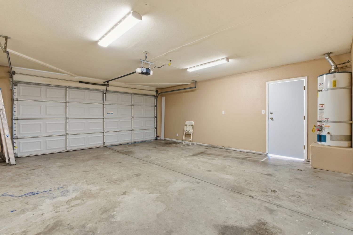 1623 Hudson Ave, Tulare, CA 93274