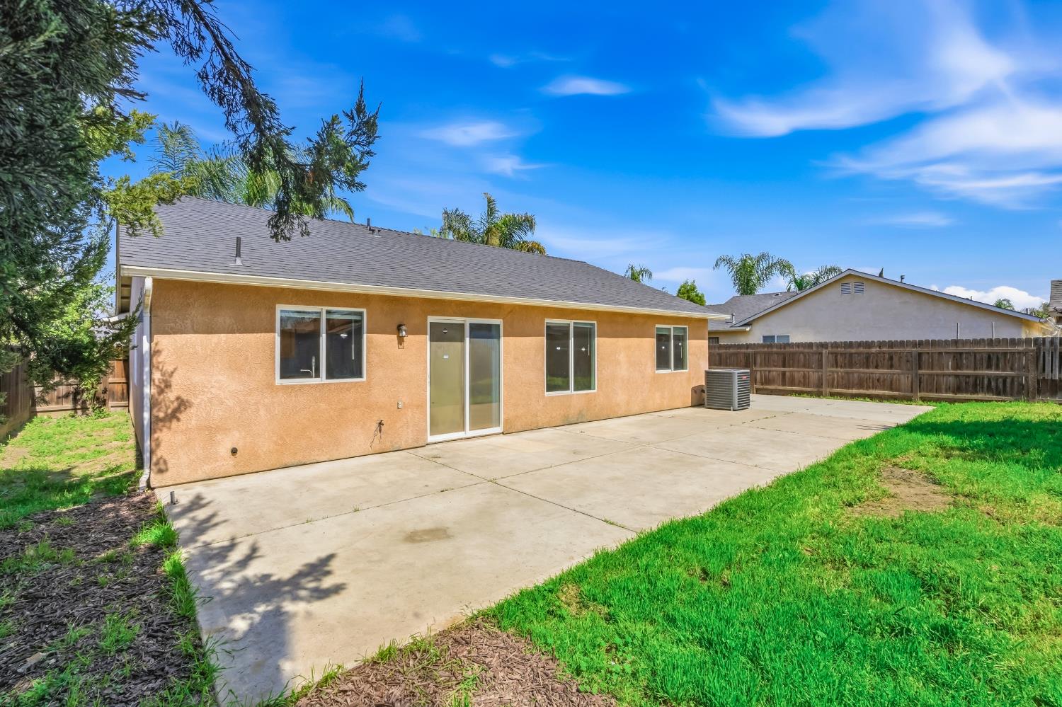 1623 Hudson Ave, Tulare, CA 93274