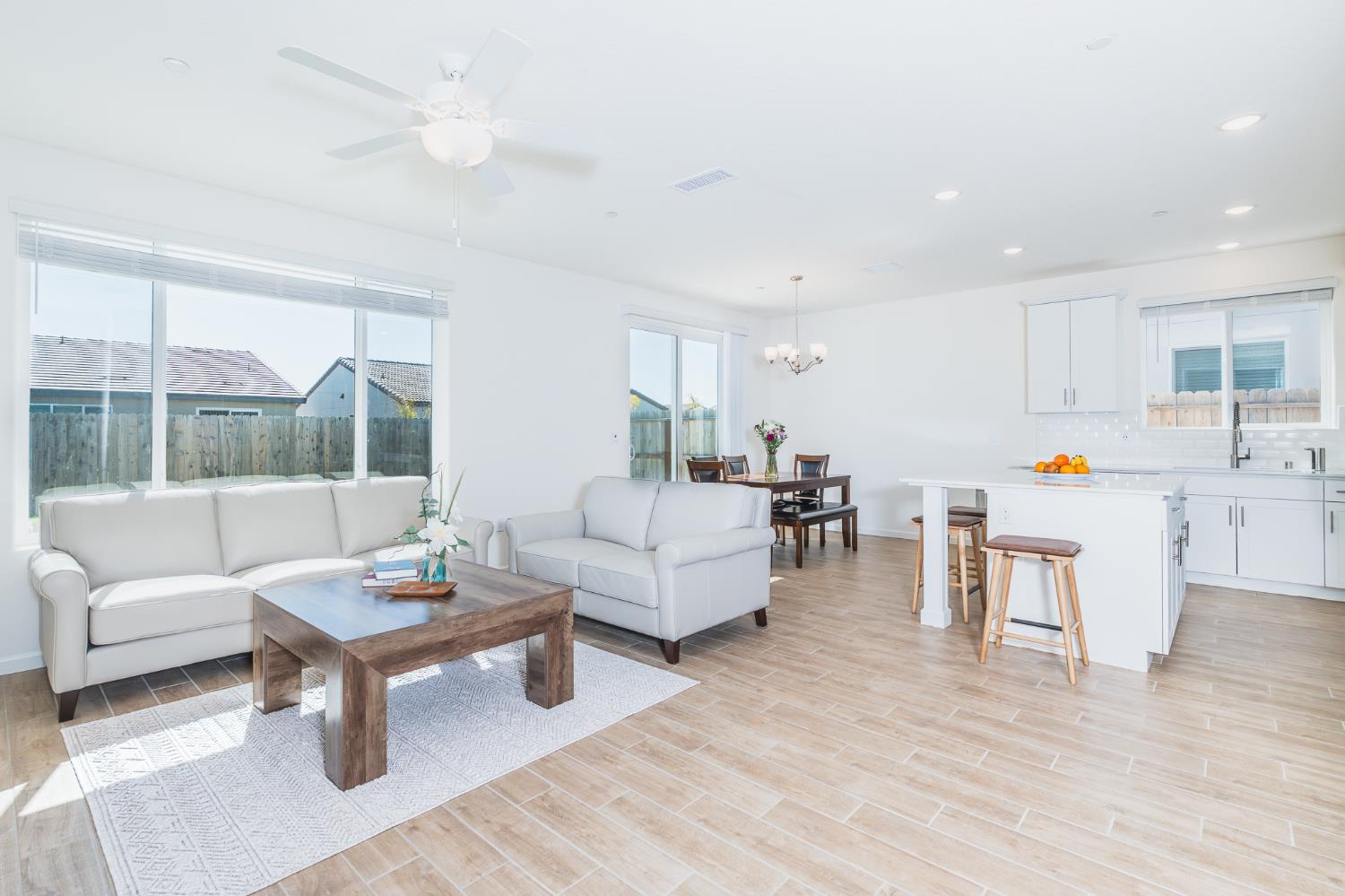 1180 Encore Way W, Madera, CA 93636