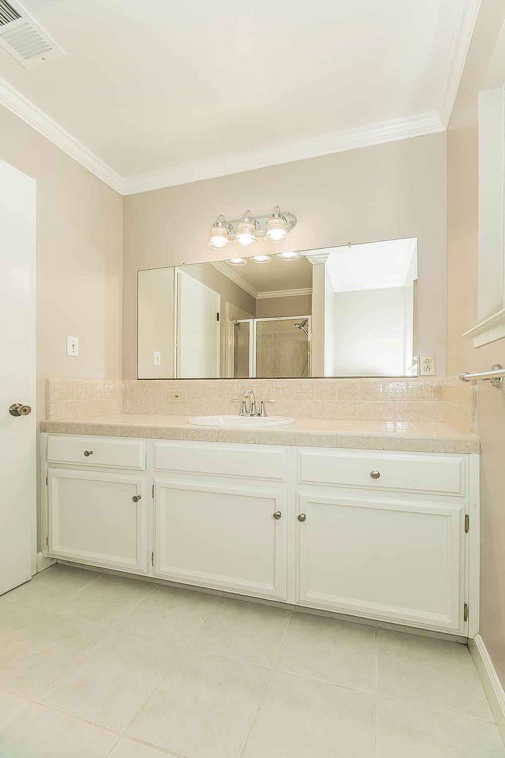 6740 N Harrison Ave, Fresno, CA 93711