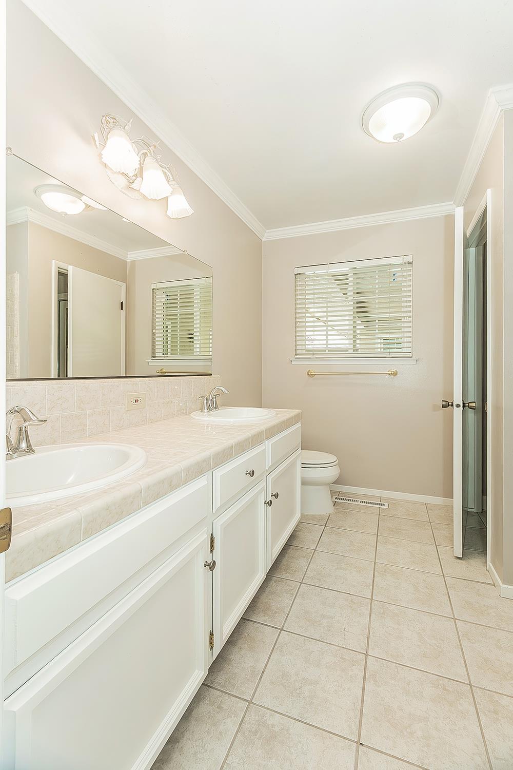 6740 N Harrison Ave, Fresno, CA 93711