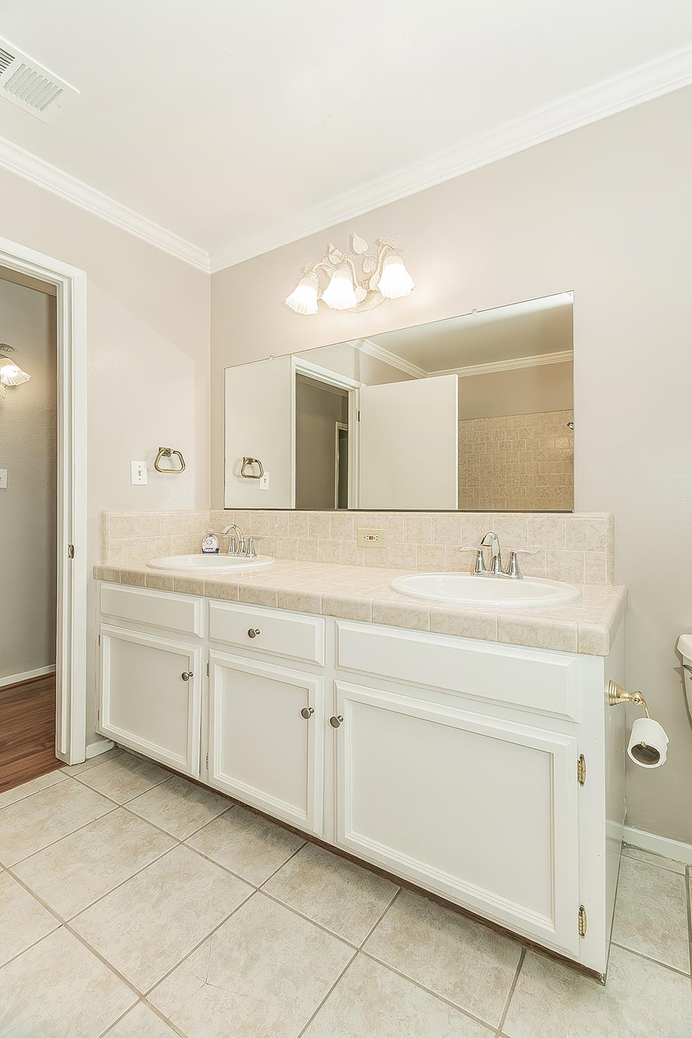 6740 N Harrison Ave, Fresno, CA 93711