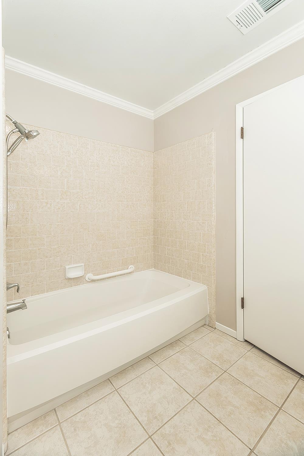 6740 N Harrison Ave, Fresno, CA 93711