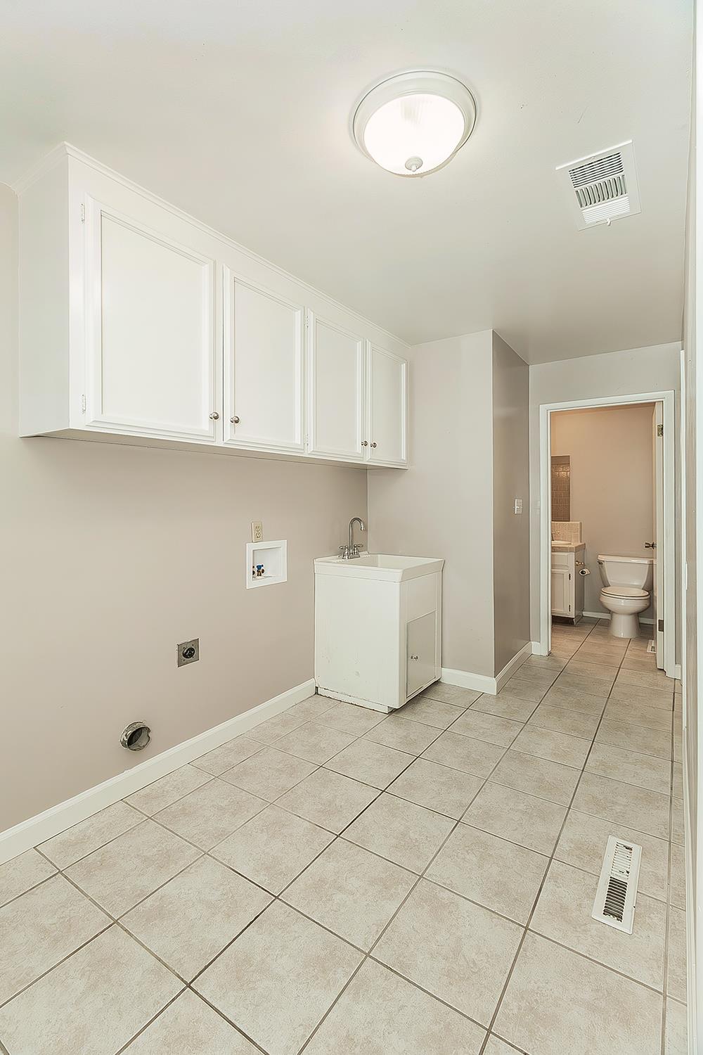 6740 N Harrison Ave, Fresno, CA 93711