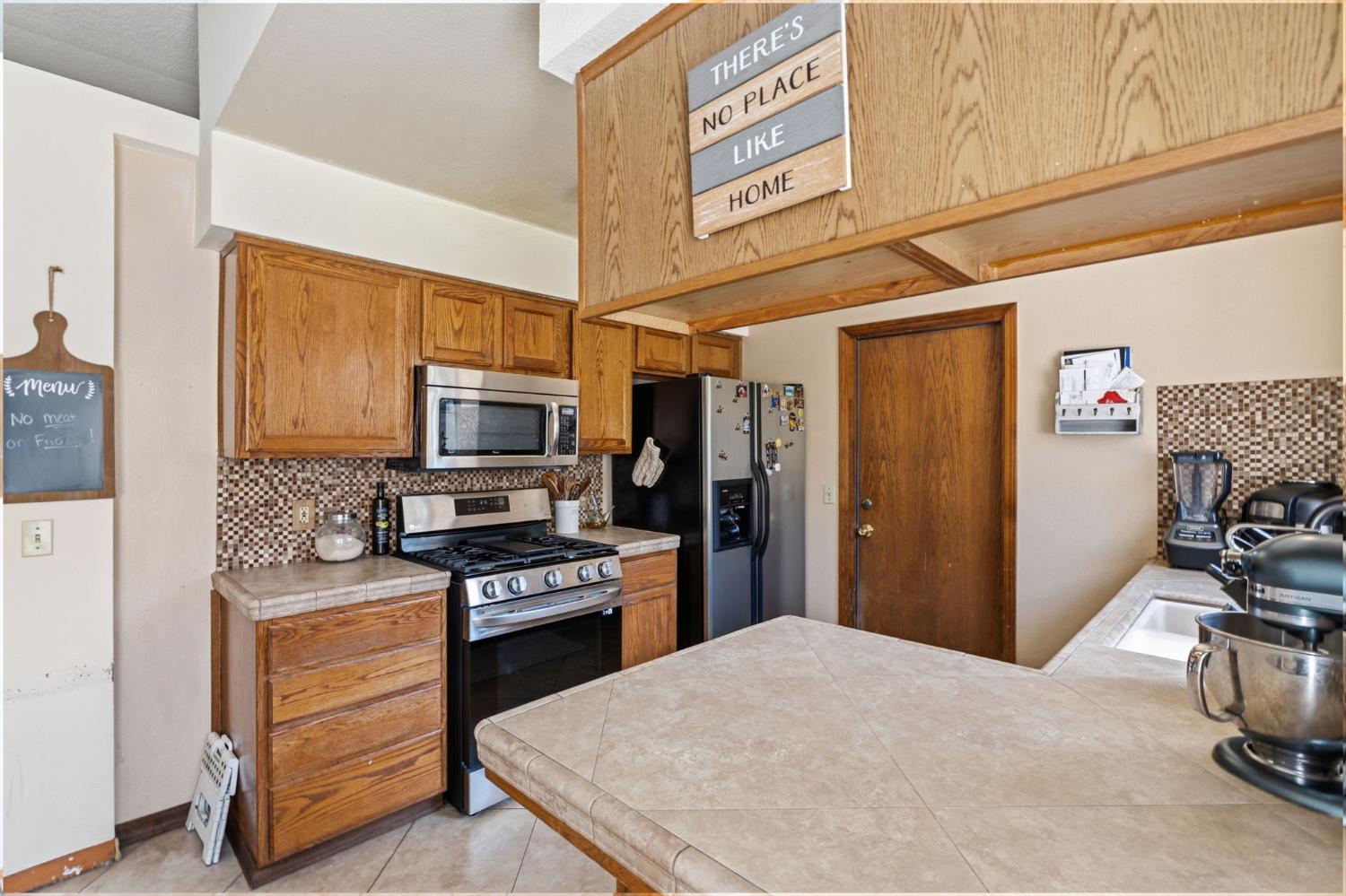 809 Wildwood Dr, Lemoore, CA 93245