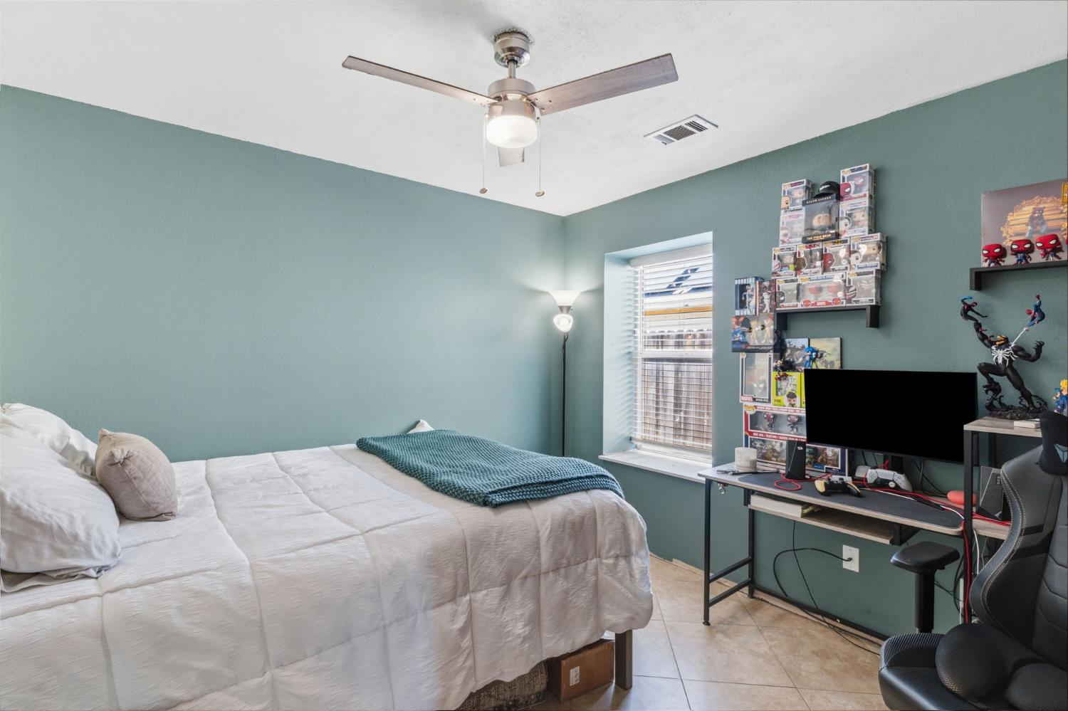 809 Wildwood Dr, Lemoore, CA 93245