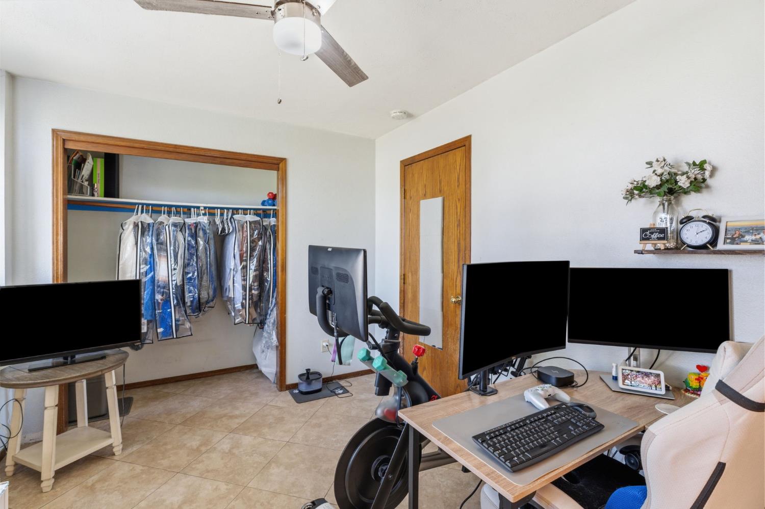 809 Wildwood Dr, Lemoore, CA 93245