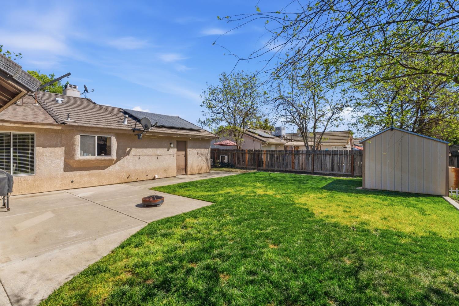 809 Wildwood Dr, Lemoore, CA 93245
