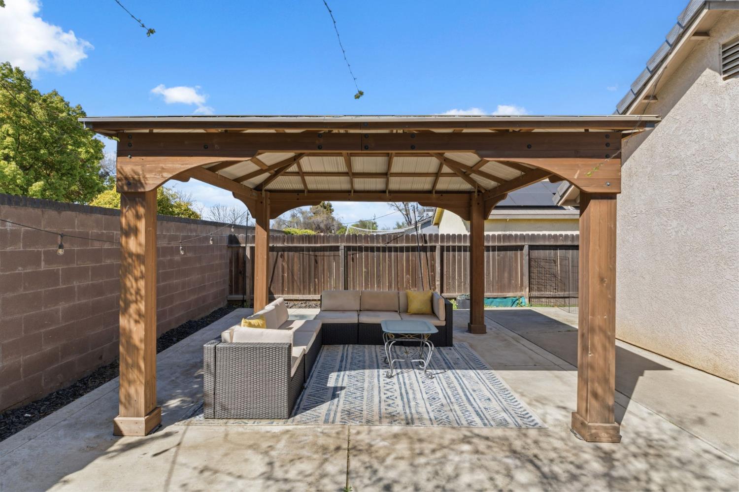 809 Wildwood Dr, Lemoore, CA 93245