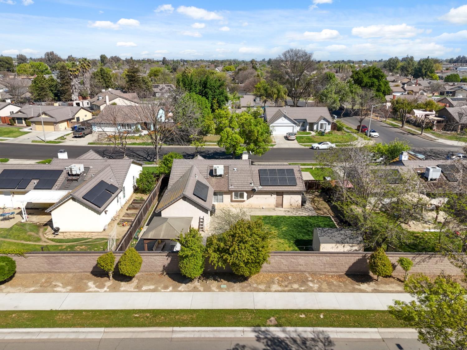 809 Wildwood Dr, Lemoore, CA 93245