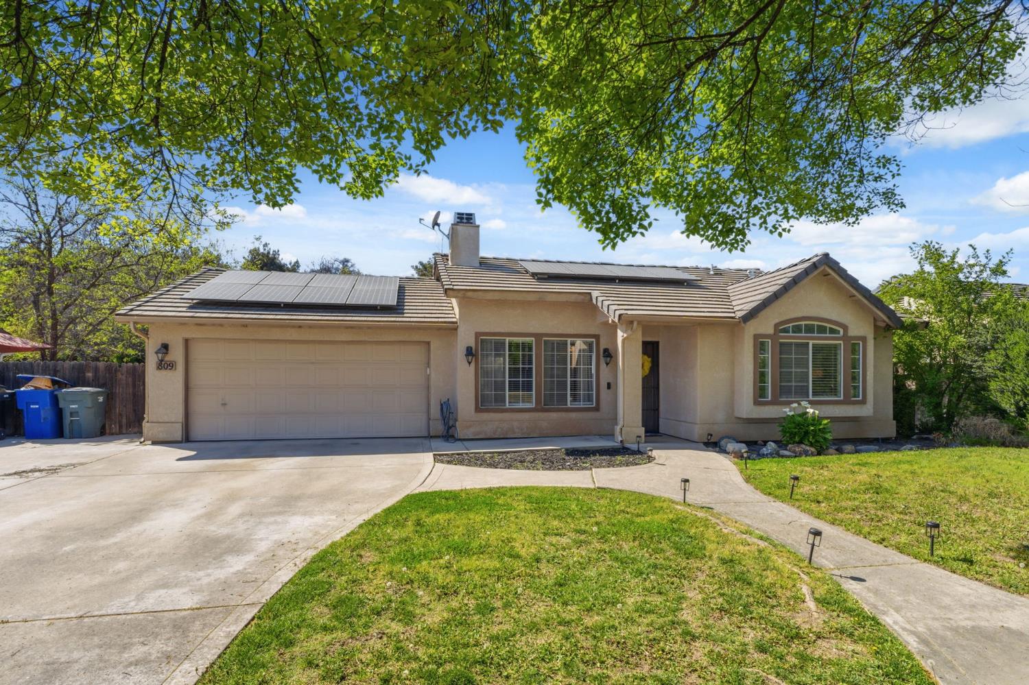 809 Wildwood Dr, Lemoore, CA 93245