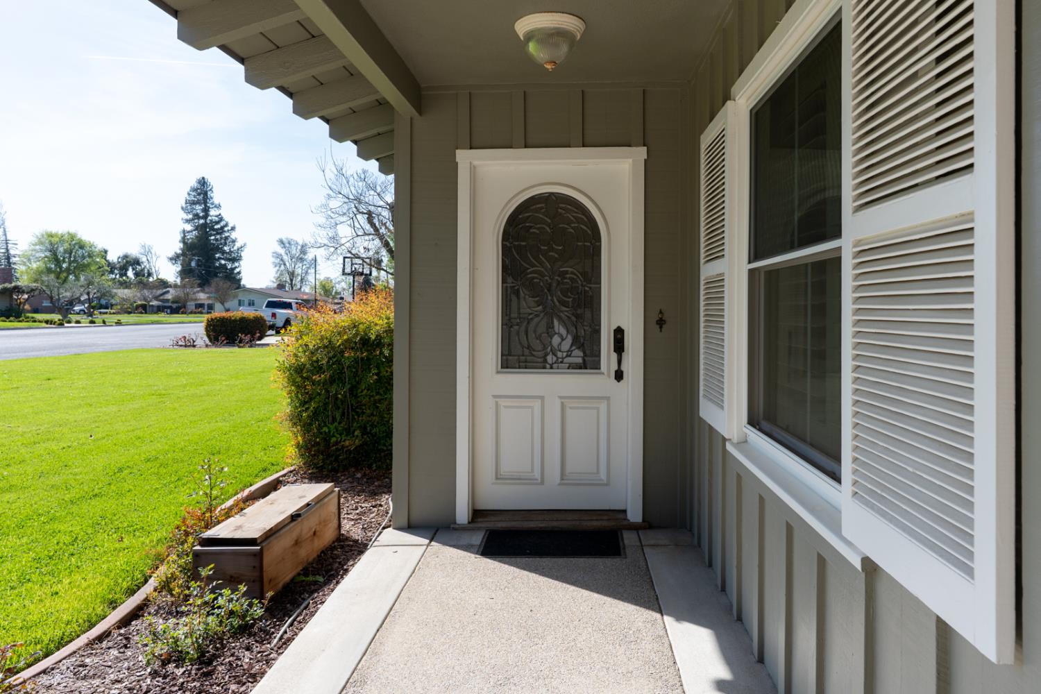 157 N Park Dr, Madera, CA 93637