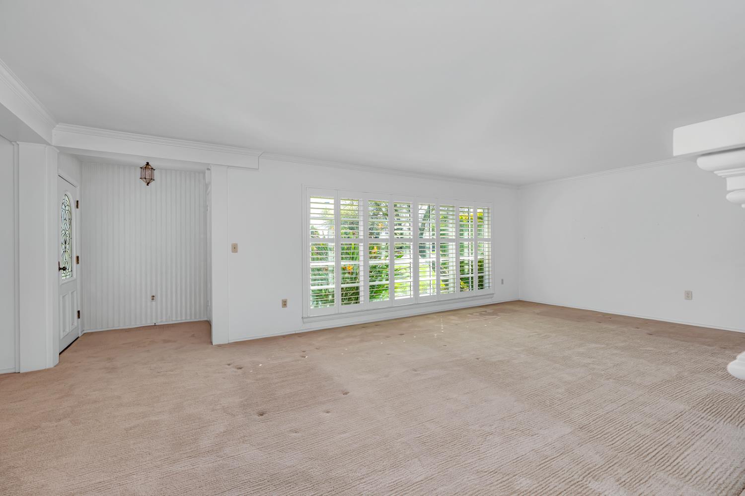 157 N Park Dr, Madera, CA 93637