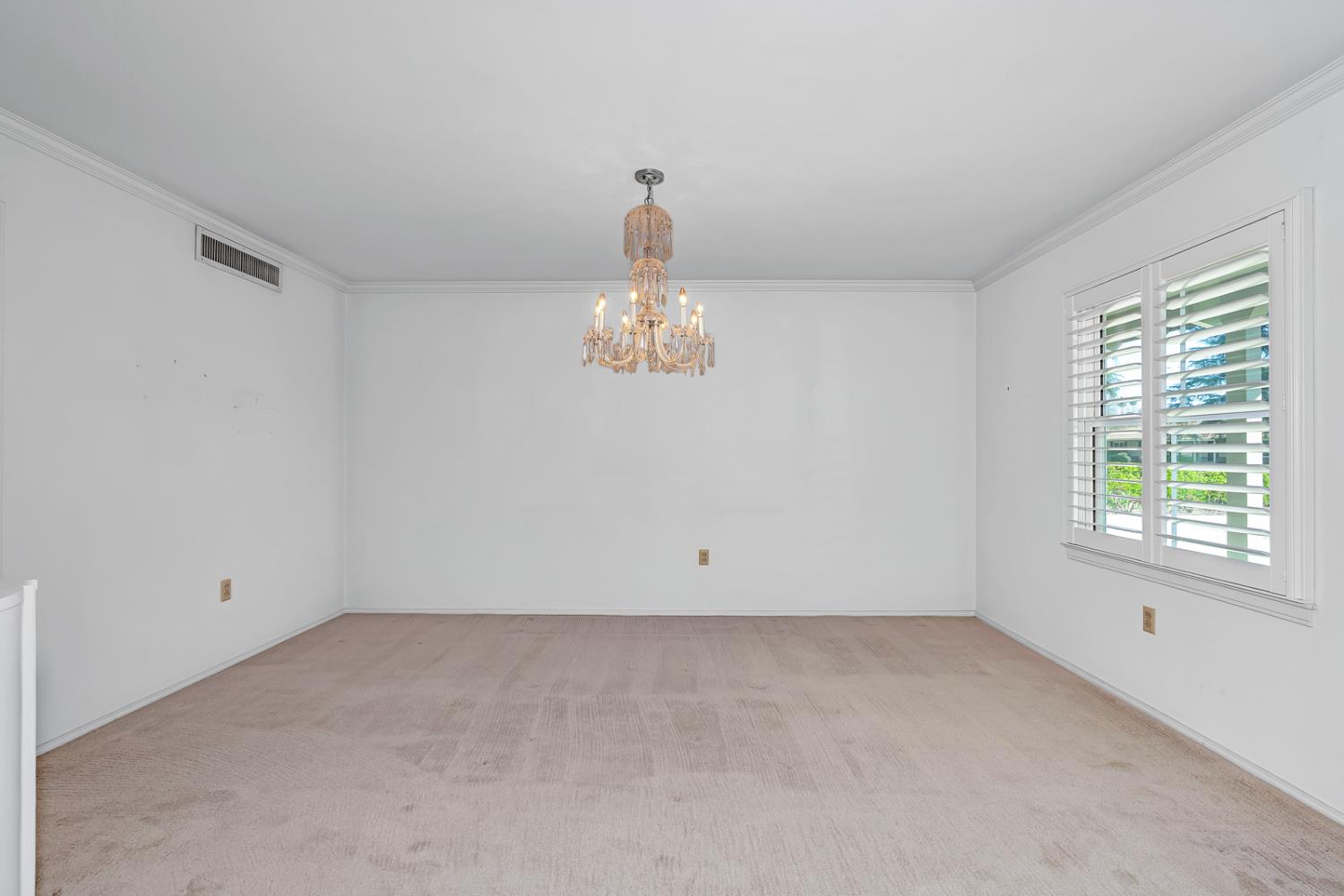 157 N Park Dr, Madera, CA 93637