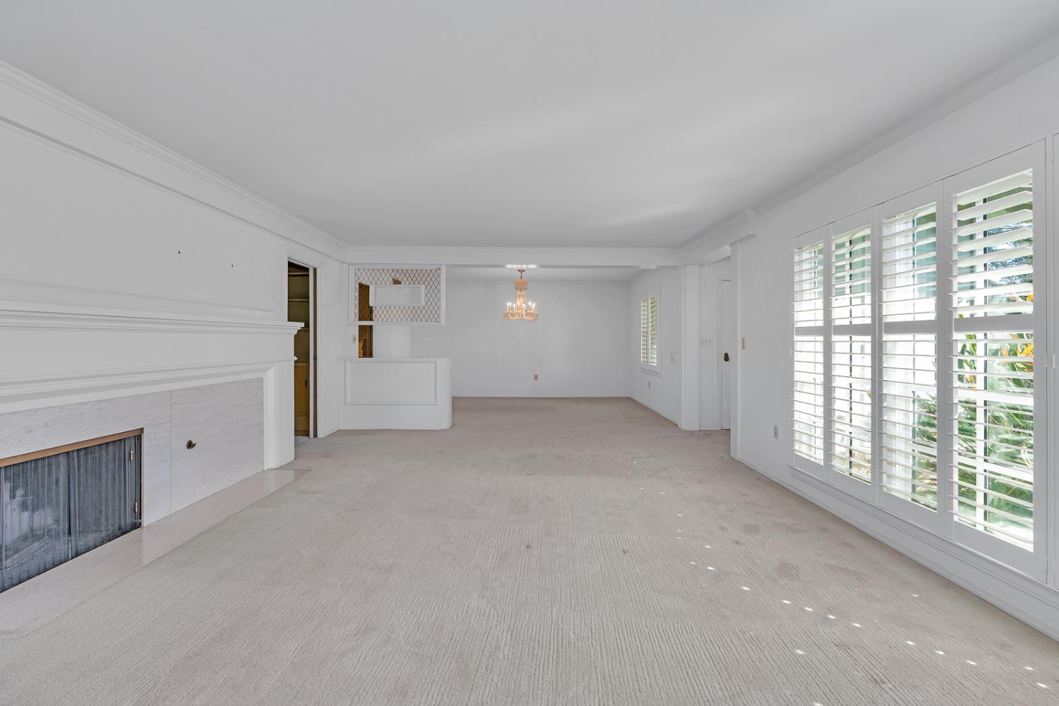 157 N Park Dr, Madera, CA 93637