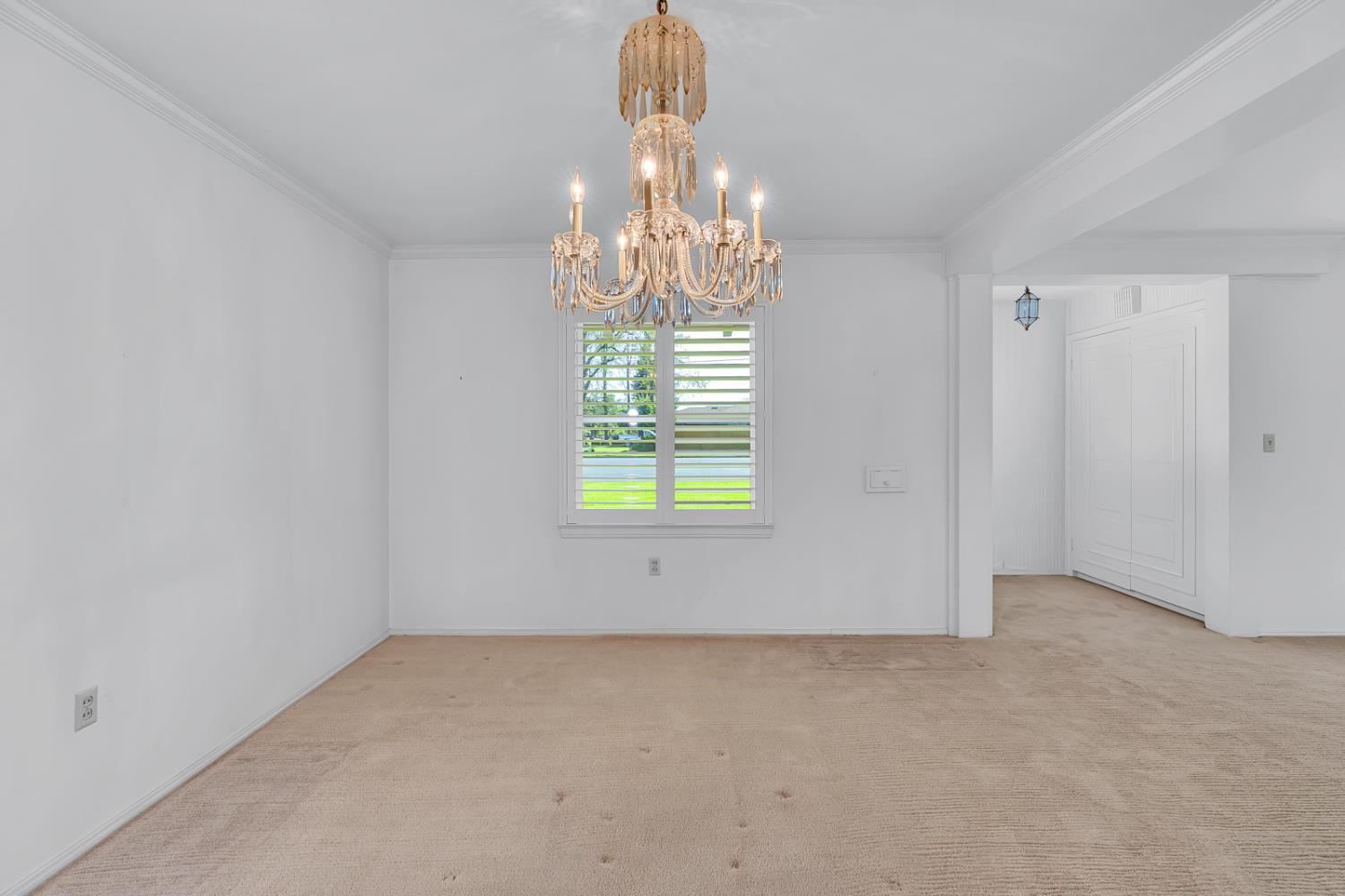 157 N Park Dr, Madera, CA 93637