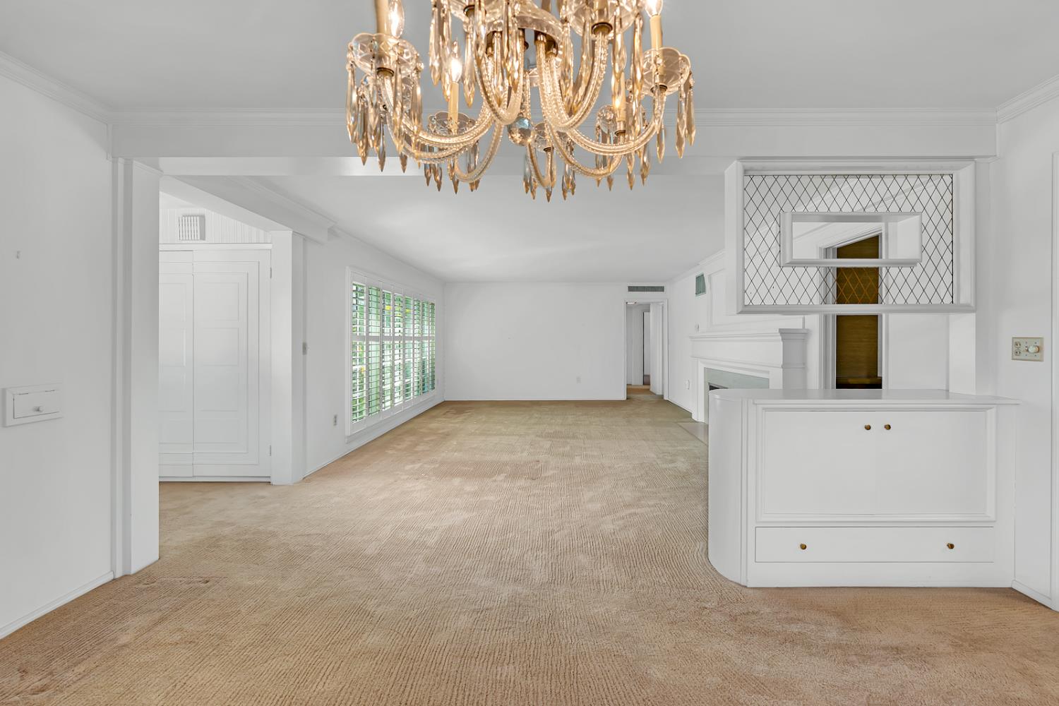 157 N Park Dr, Madera, CA 93637