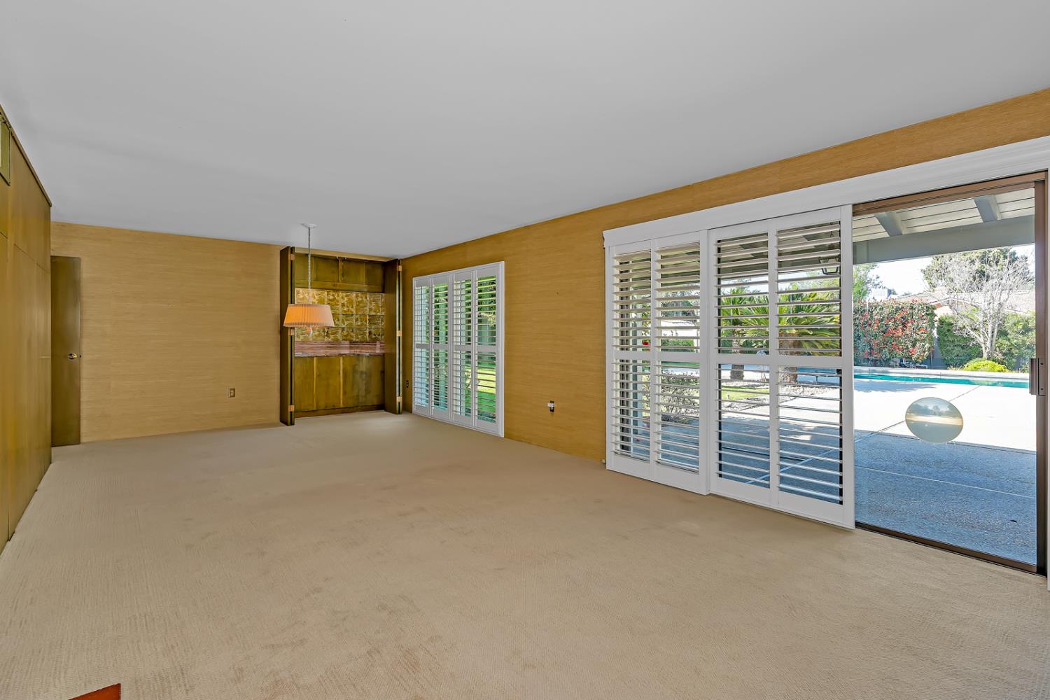 157 N Park Dr, Madera, CA 93637