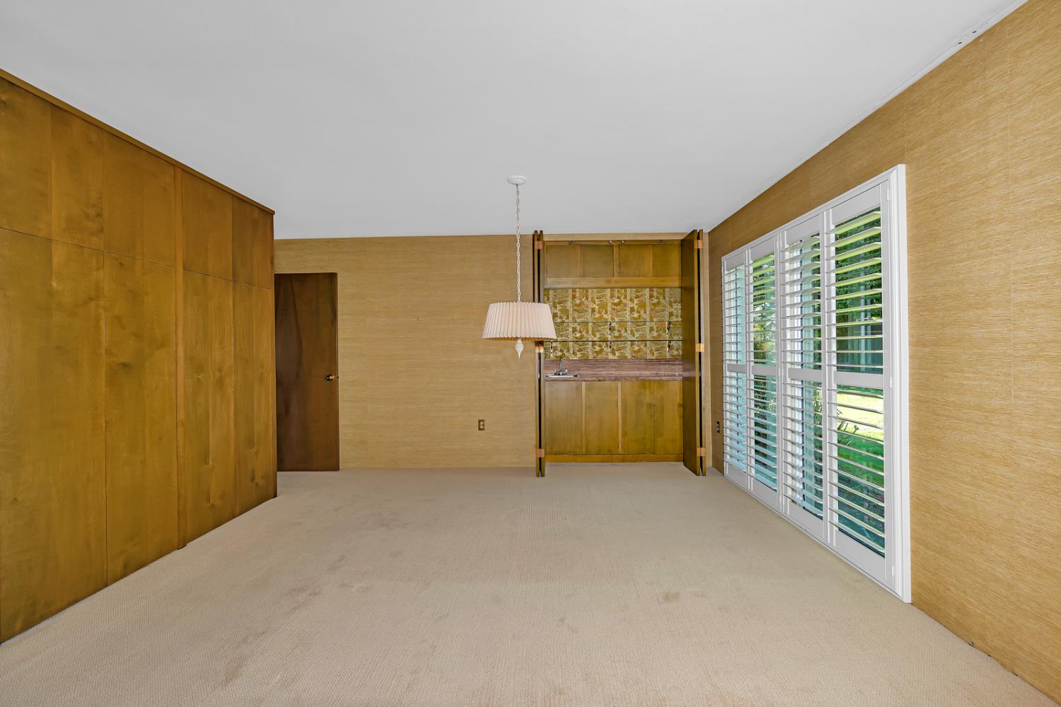 157 N Park Dr, Madera, CA 93637