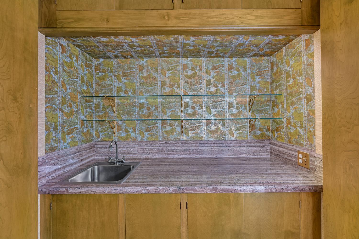 157 N Park Dr, Madera, CA 93637