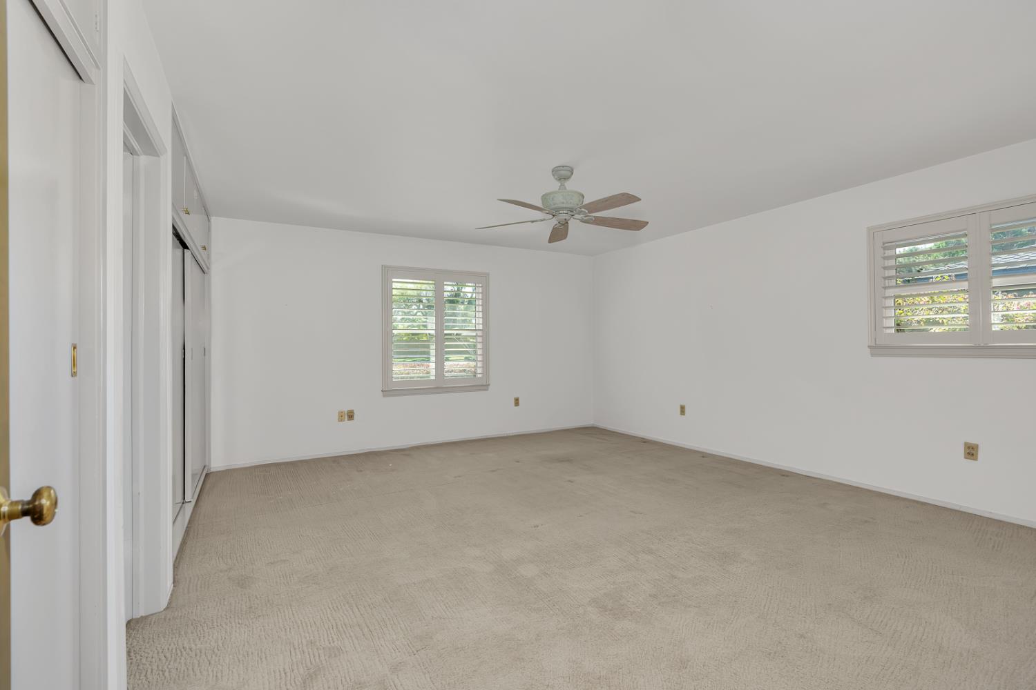 157 N Park Dr, Madera, CA 93637