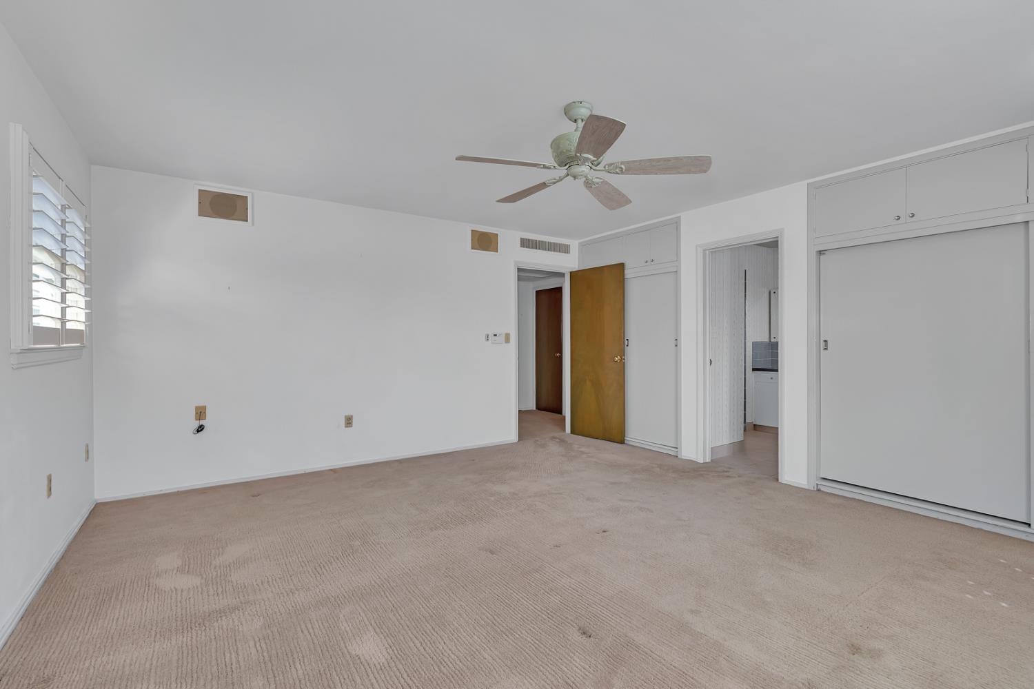 157 N Park Dr, Madera, CA 93637