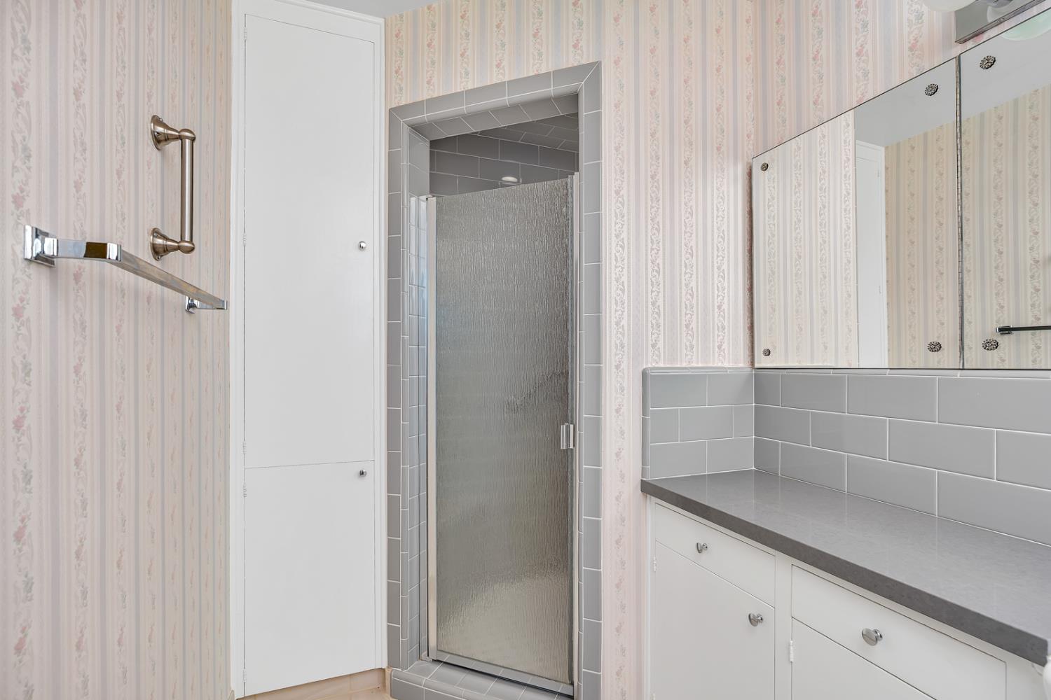 157 N Park Dr, Madera, CA 93637