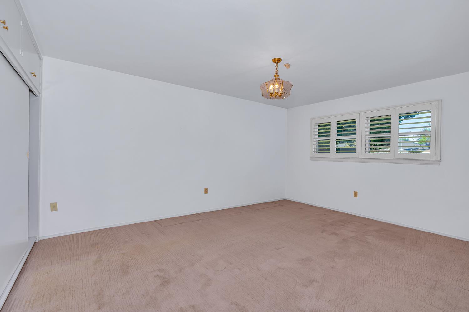 157 N Park Dr, Madera, CA 93637