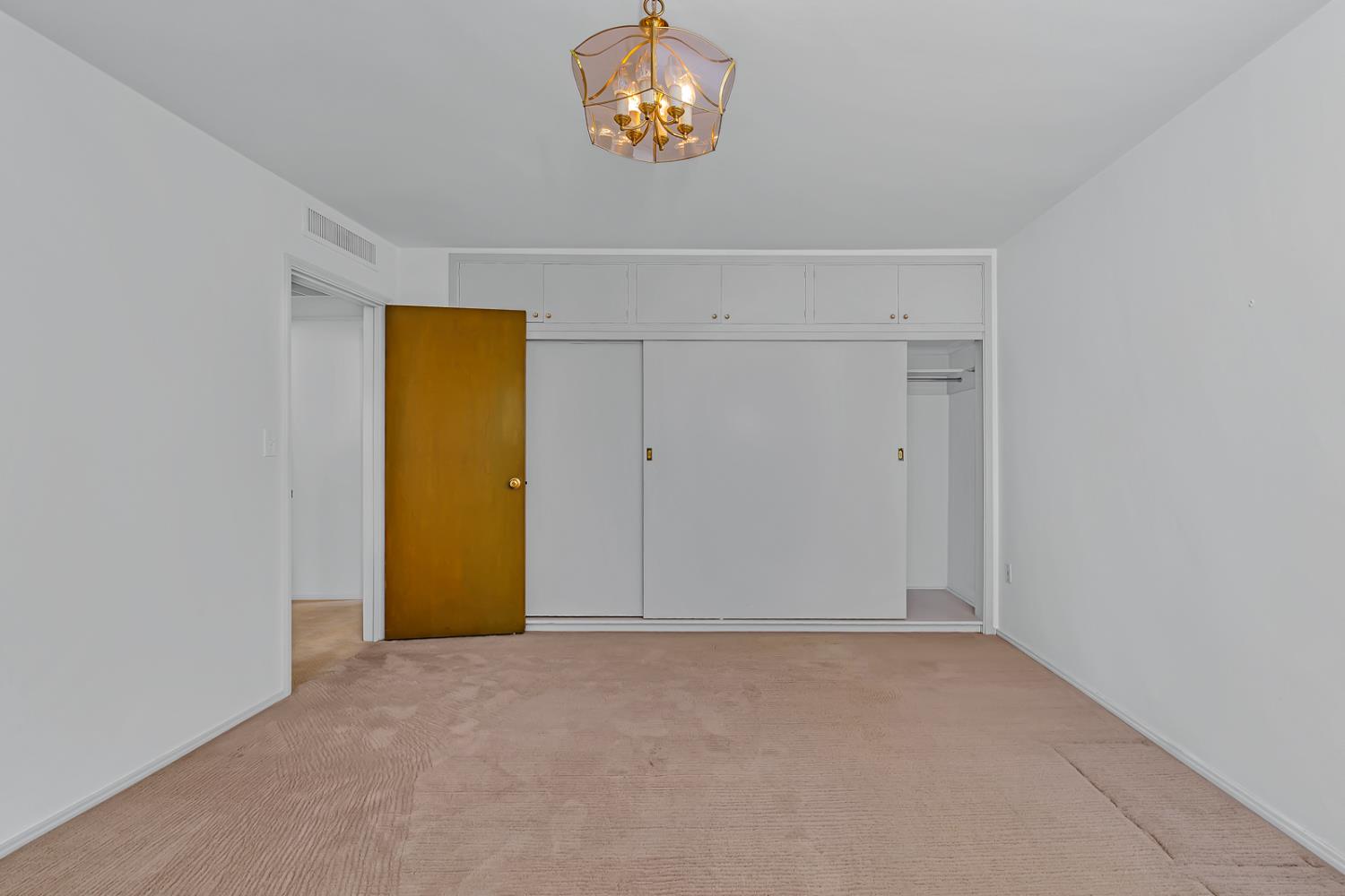 157 N Park Dr, Madera, CA 93637