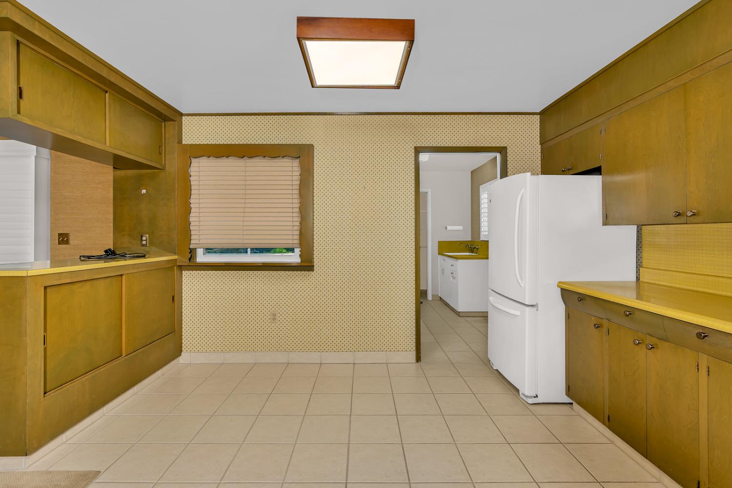 157 N Park Dr, Madera, CA 93637