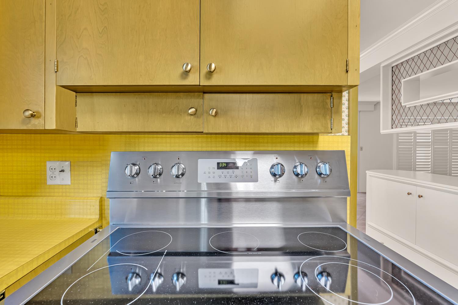 157 N Park Dr, Madera, CA 93637