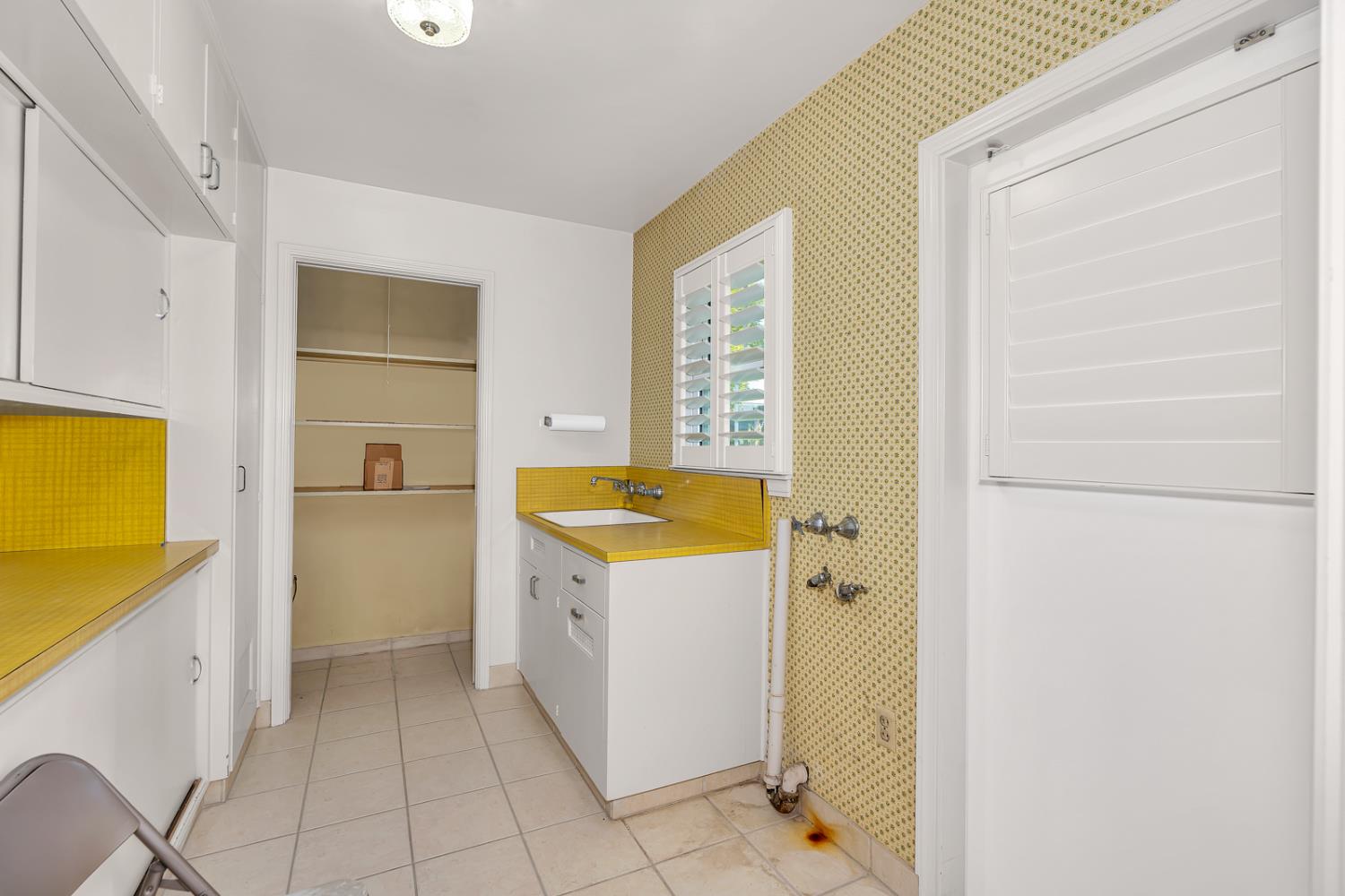 157 N Park Dr, Madera, CA 93637