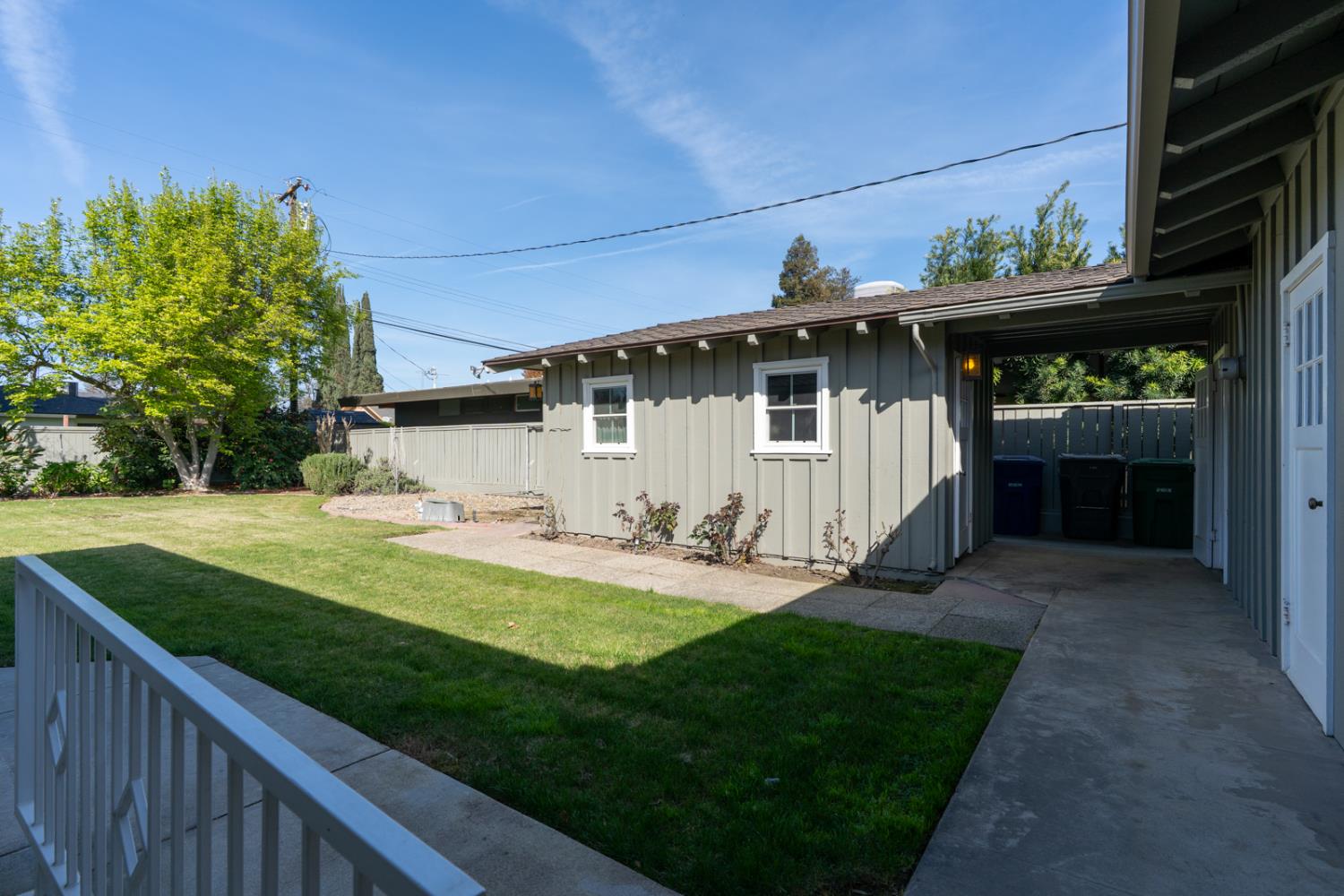 157 N Park Dr, Madera, CA 93637