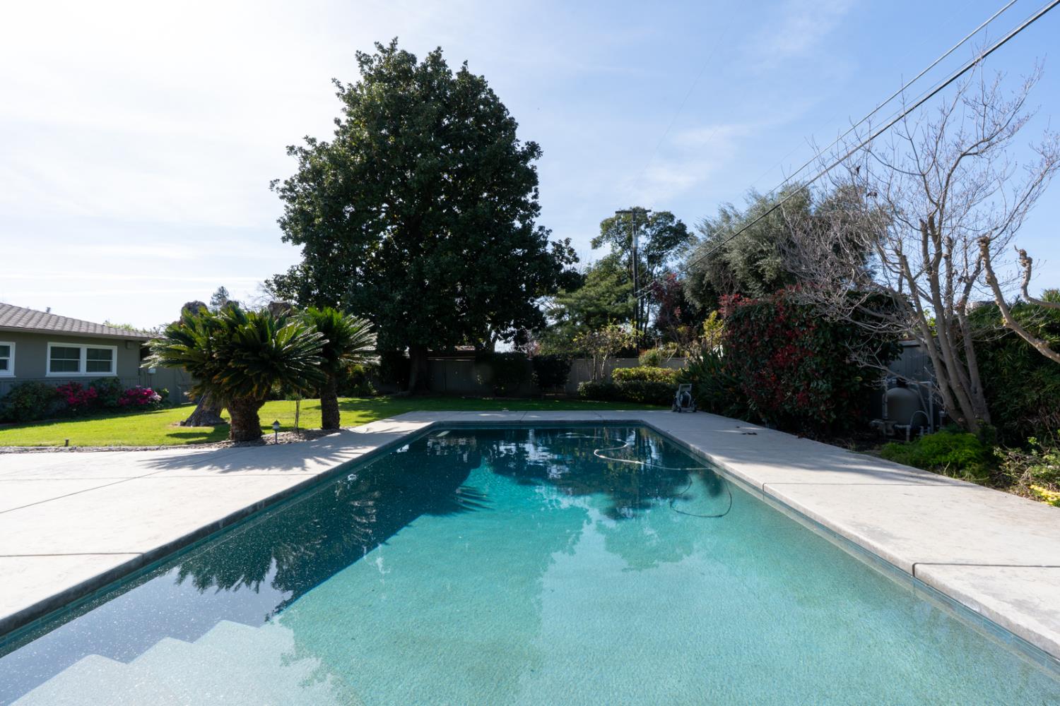 157 N Park Dr, Madera, CA 93637