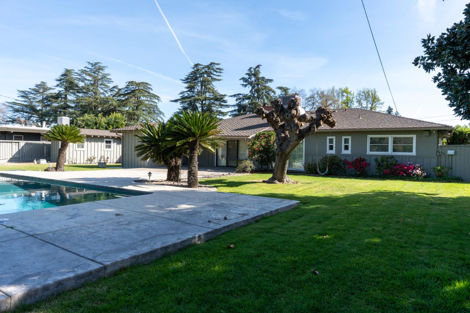 157 N Park Dr, Madera, CA 93637