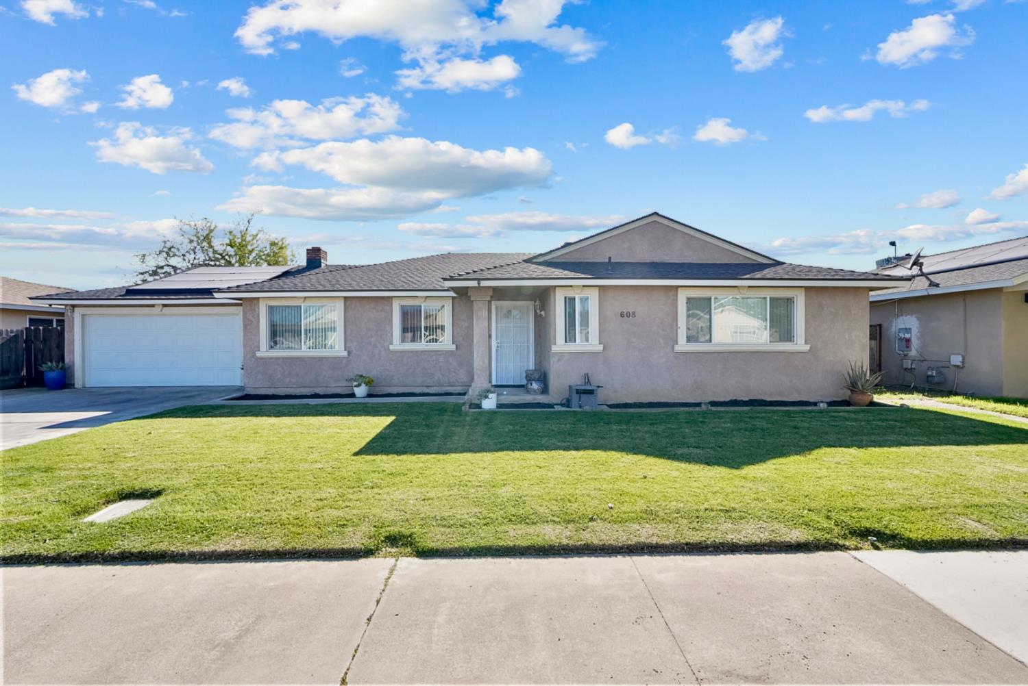 608 Grant Dr, Chowchilla, CA 93610