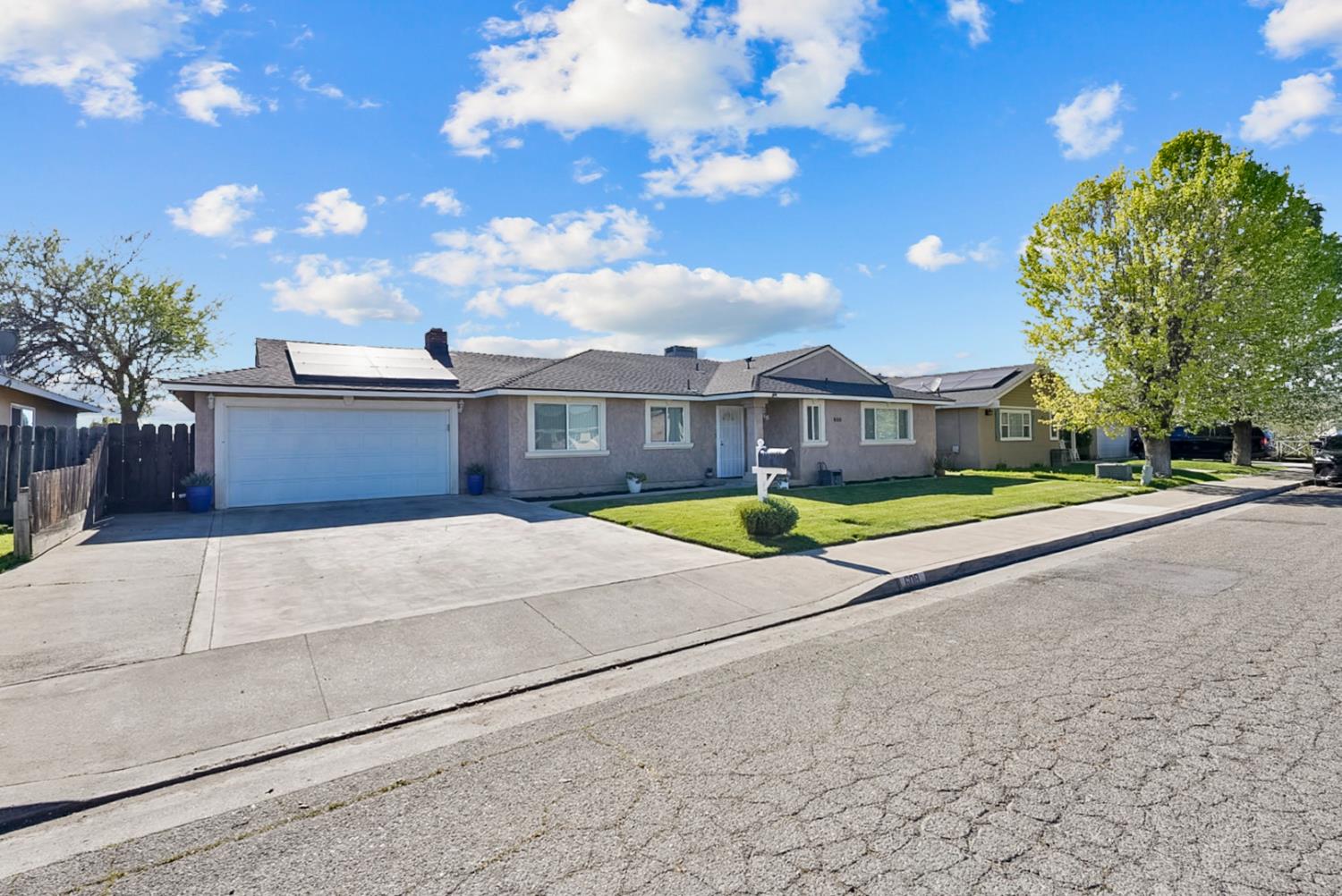 608 Grant Dr, Chowchilla, CA 93610