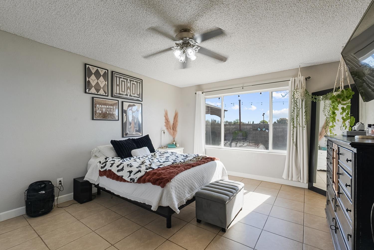 608 Grant Dr, Chowchilla, CA 93610