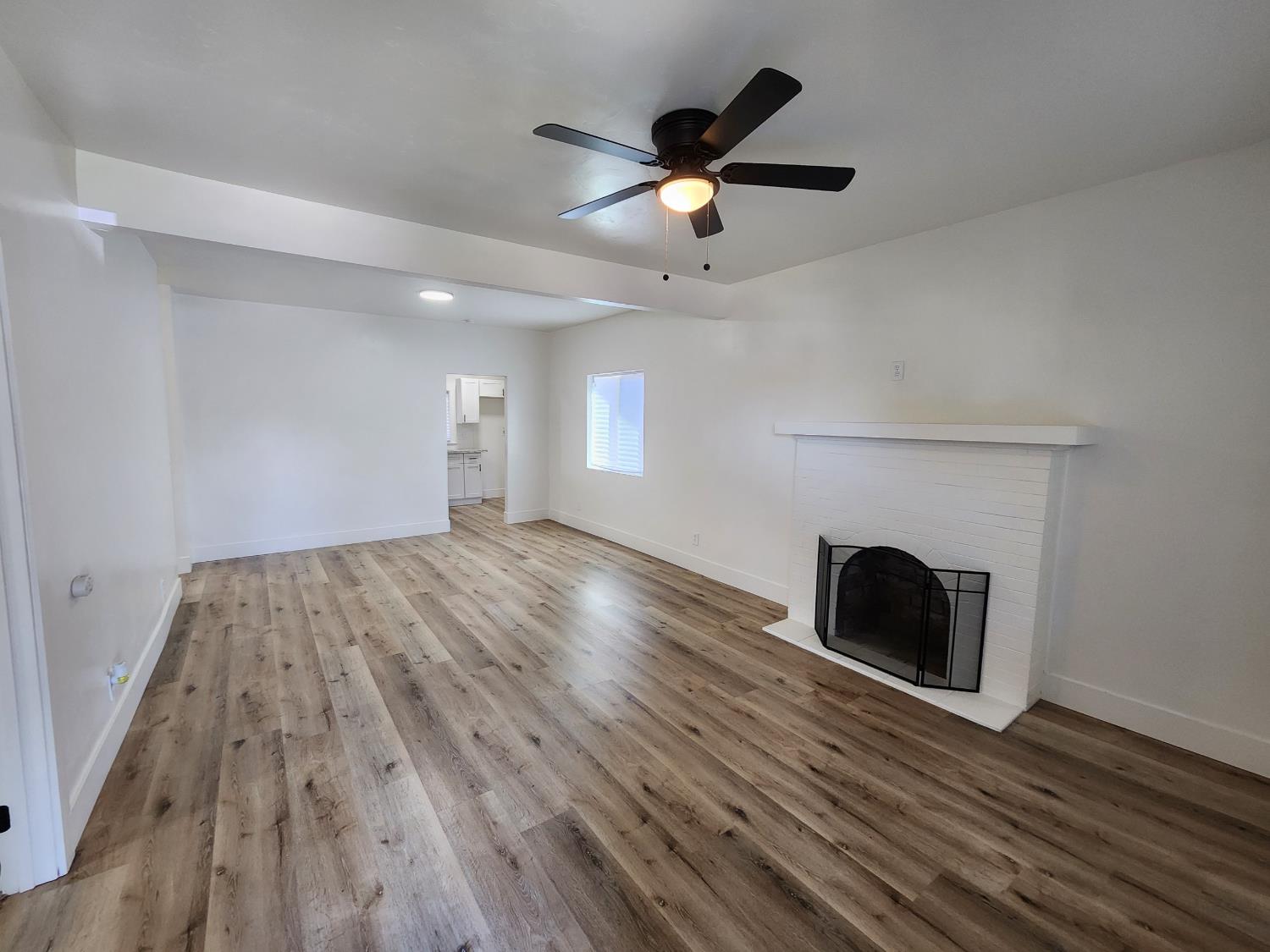 3243 E McKenzie Ave, Fresno, CA 93702