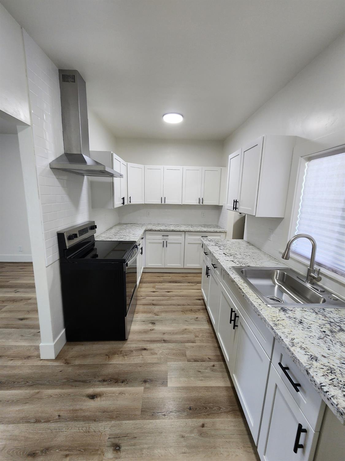 3243 E McKenzie Ave, Fresno, CA 93702