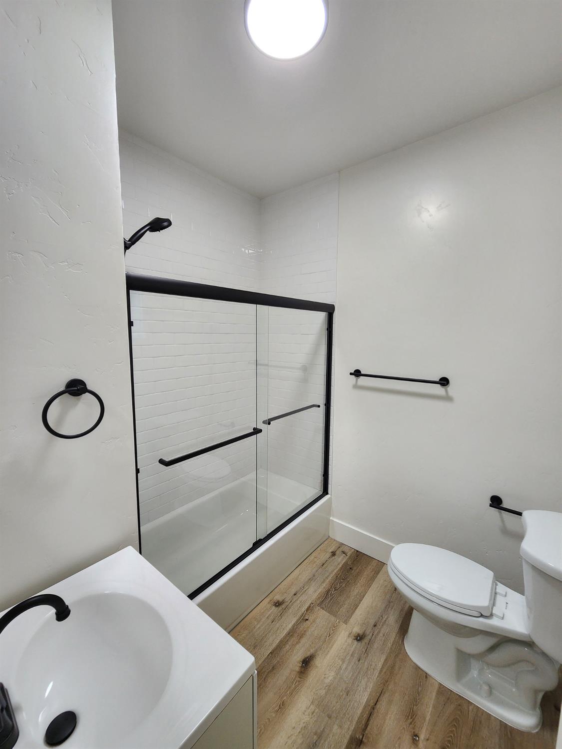 3243 E McKenzie Ave, Fresno, CA 93702