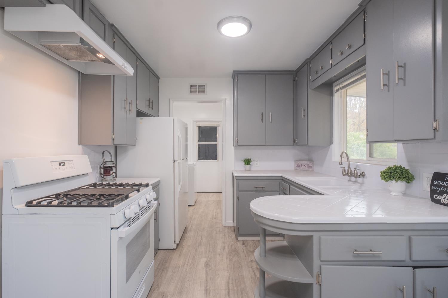 4065 N Eddy Ave, Fresno, CA 93727