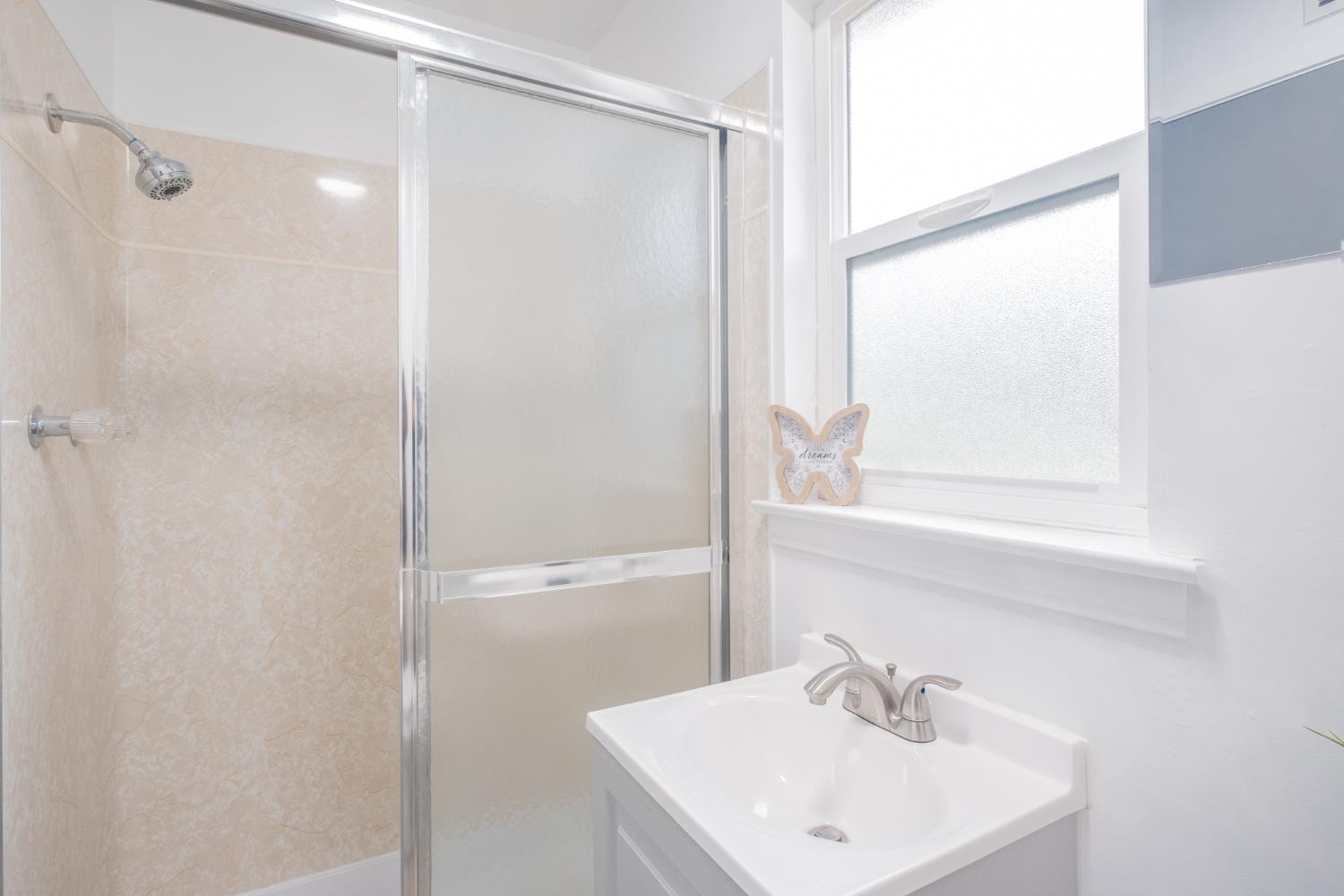 4065 N Eddy Ave, Fresno, CA 93727